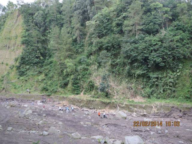 Tebing di Tepi Sungai Boyong (Photo by: Pak Djoko Luknanto)